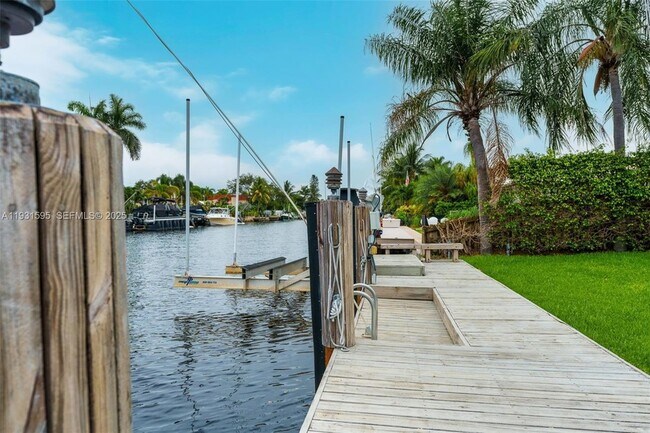 Building Photo - 2130 NE 15th St