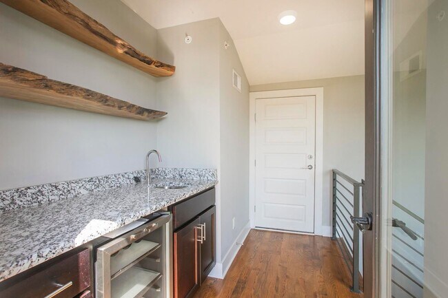 Building Photo - 1025 Dickerson Pike