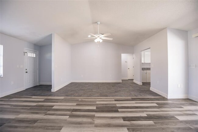 Building Photo - 11065 Waterford Ave