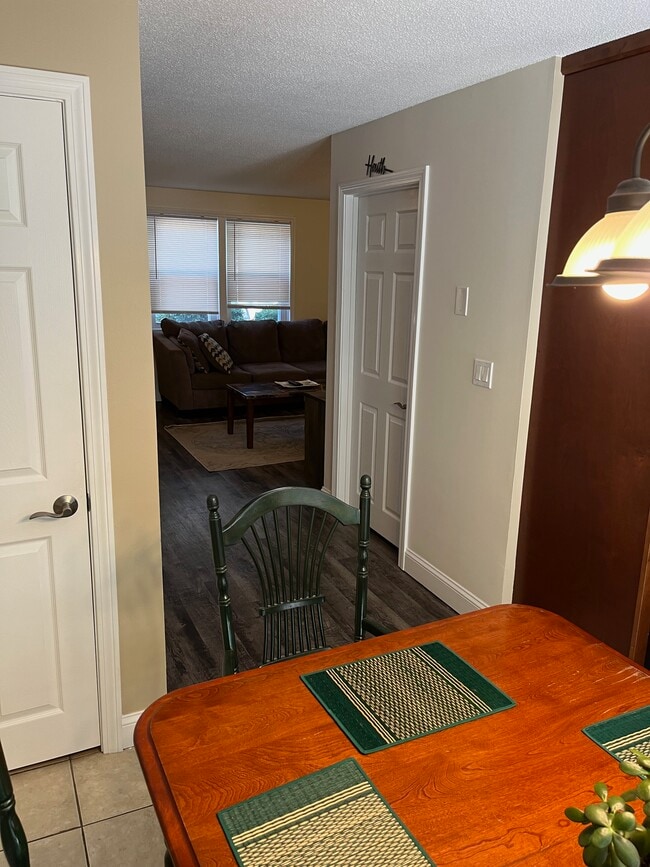 Building Photo - 1035 S Mammoth Rd