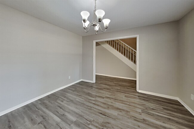 Building Photo - 2507 Brookdale Dr