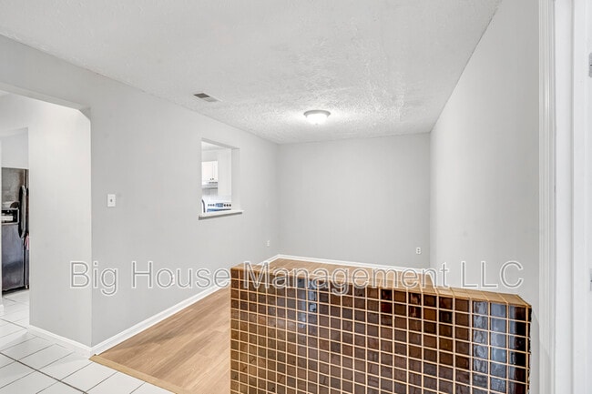 Building Photo - 9 Kings Wharf Pl