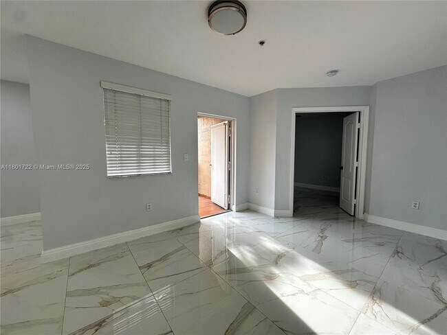 Building Photo - 17425 NW 75th Pl