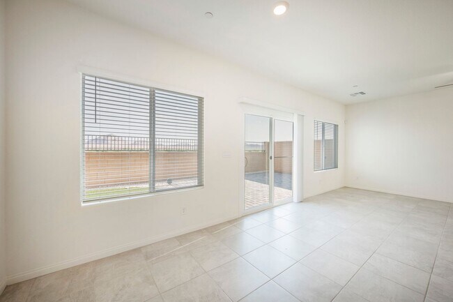 Building Photo - 402 Larksong Ave