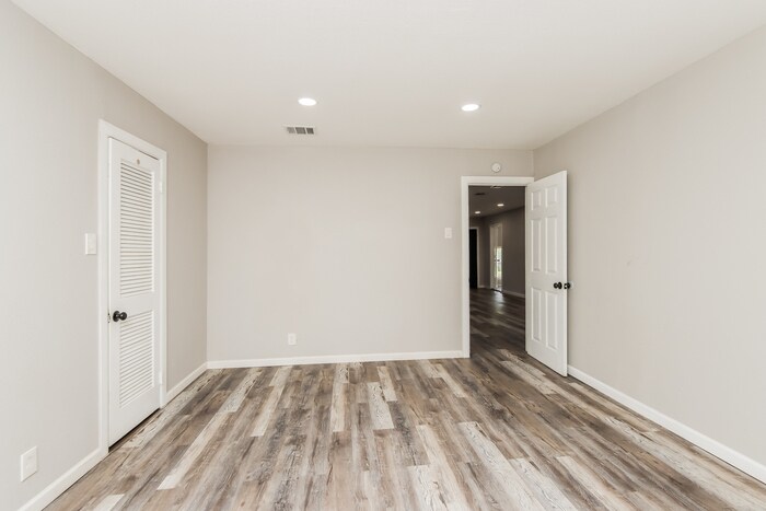 Building Photo - 2628 S Marsalis Ave