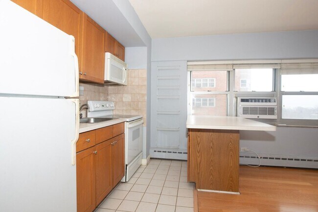 Building Photo - 4950 N Marine Dr