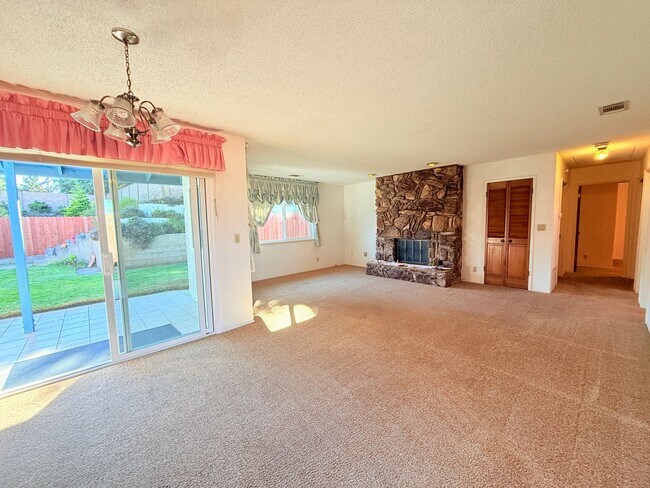 Building Photo - Pet-Friendly Room for Rent in Orcutt - Utilities Included!