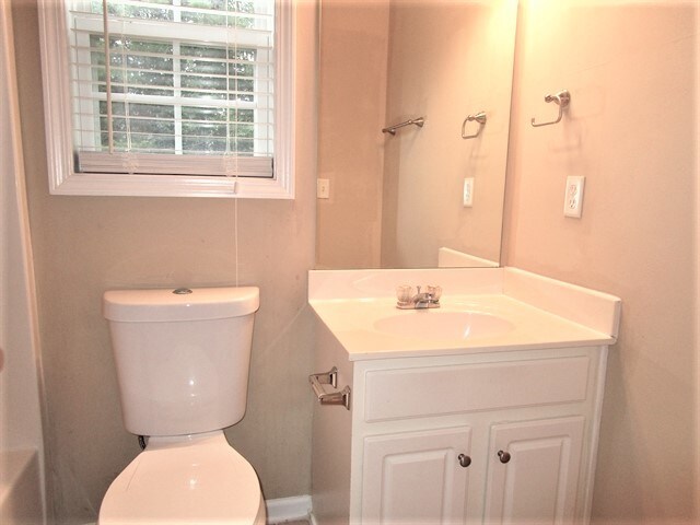 Building Photo - 2420 Queensboro Ln