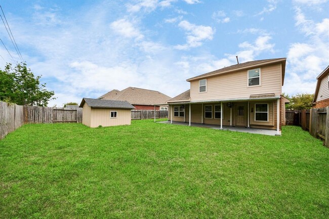 Building Photo - 122 Persimmon Dr