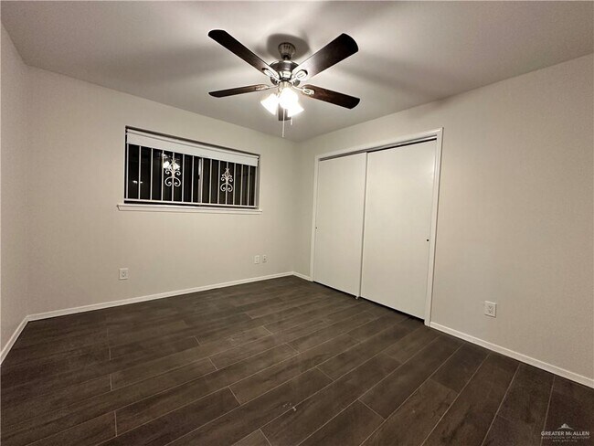 Building Photo - 500 E El Rancho Ave