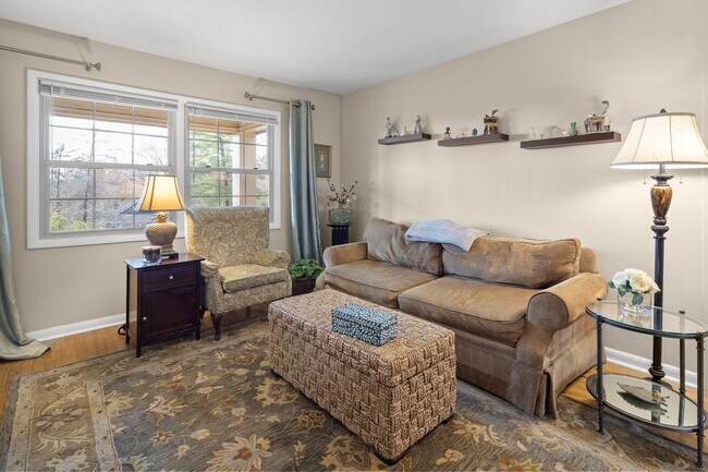 Building Photo - Two Bedroom Apartment - Great North Ashevi...