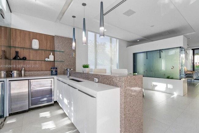 Building Photo - 310 SE 11th Ave