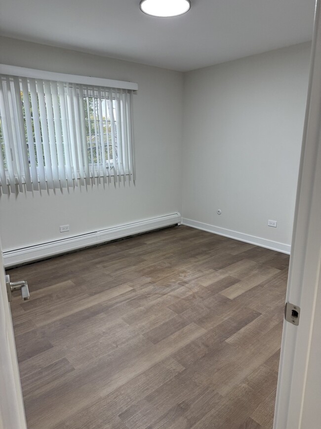 Building Photo - 544 LaGrange Rd