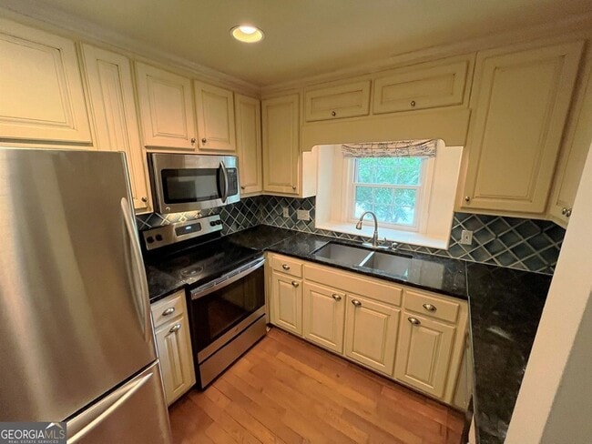 Building Photo - 82 Montre Square NW