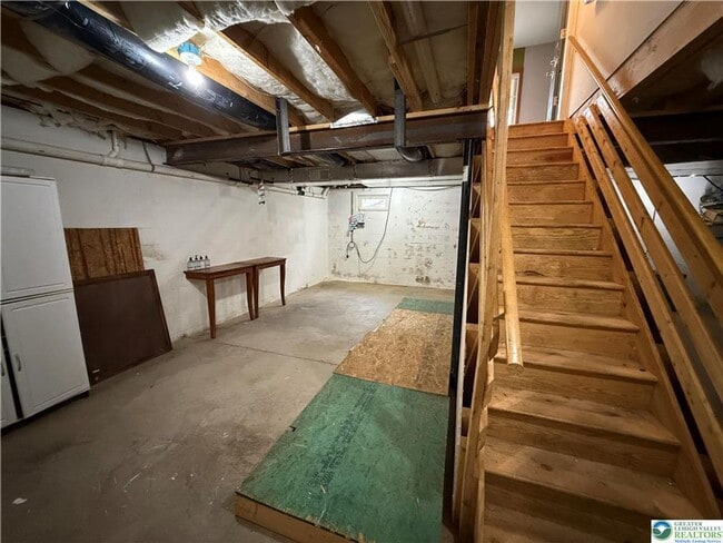 Building Photo - 4 bedroom 2.5 bathroom