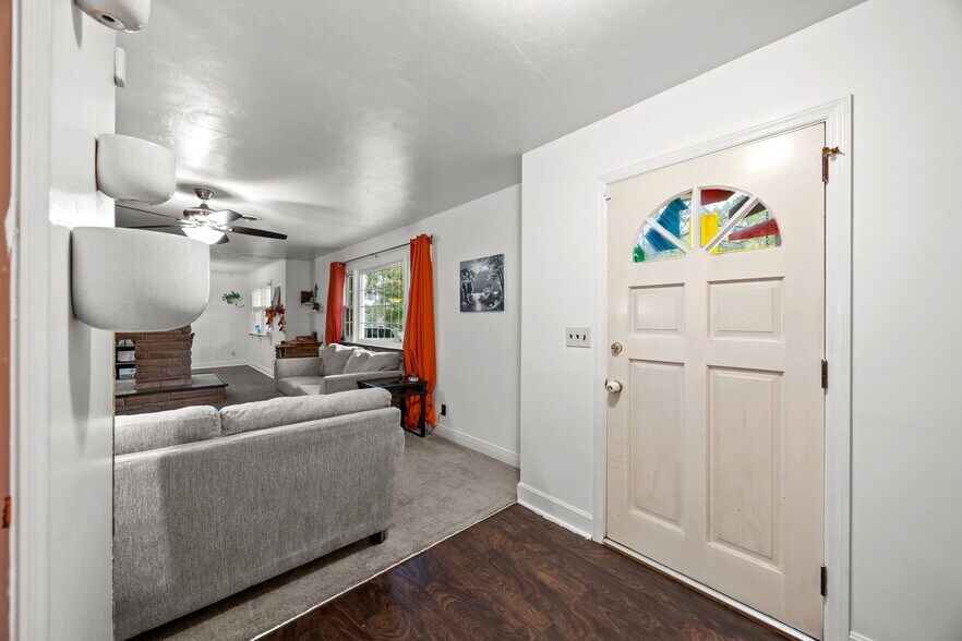 Building Photo - 5728 Nylon Dr