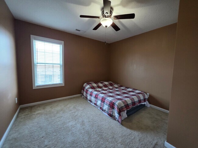 Building Photo - 702 Appling Ct