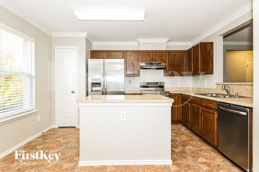 Building Photo - 2115 Van Zandt Dr