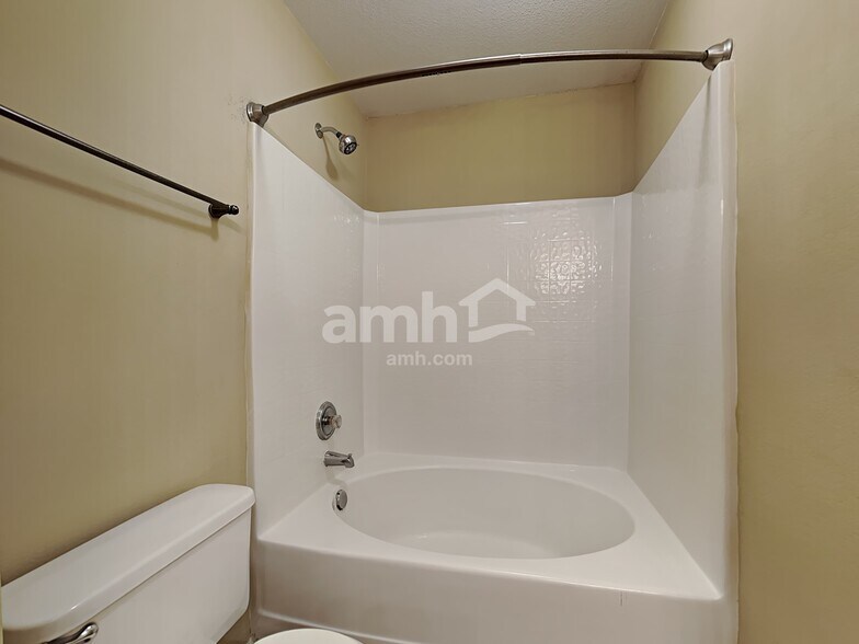 Building Photo - 118 Greenway St