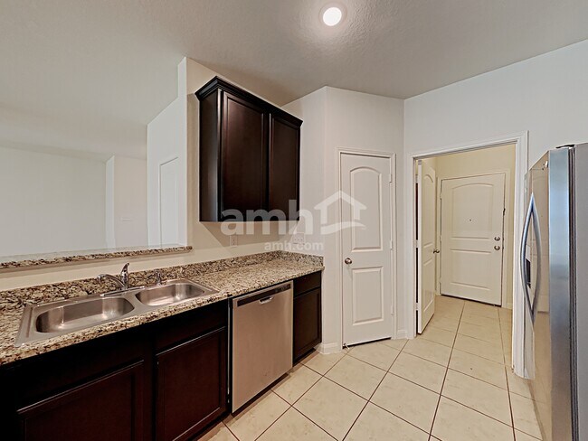 Building Photo - 7734 Watersedge Cove