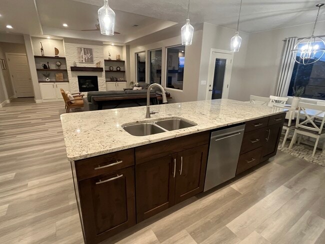 Building Photo - 2721 Hazel Dr