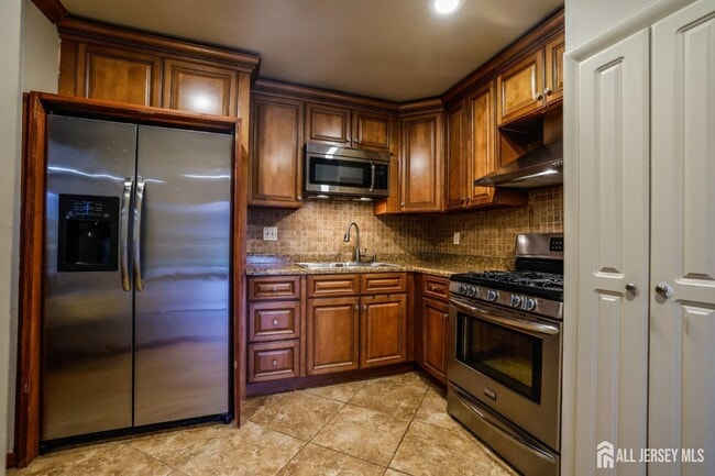 Building Photo - 615 Cricket Ln