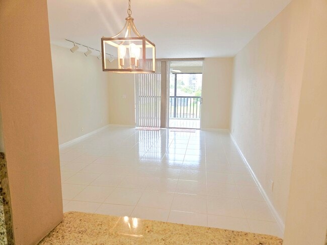 Building Photo - 14747 Cumberland Dr