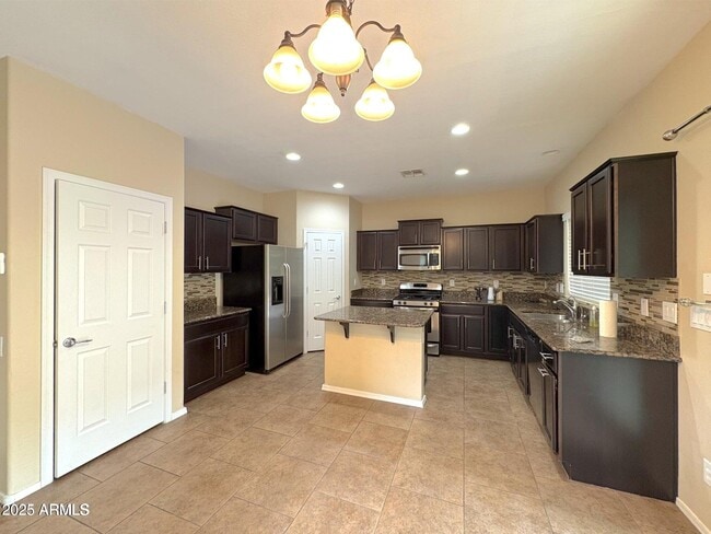 Building Photo - 5424 W Hobby Horse Dr