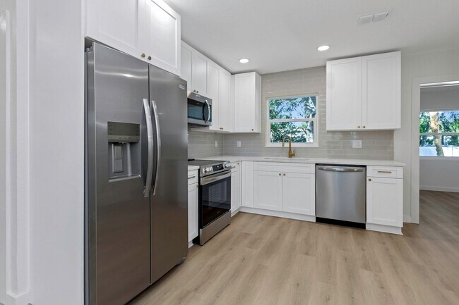 Building Photo - 2710 Boca Ciega Dr N