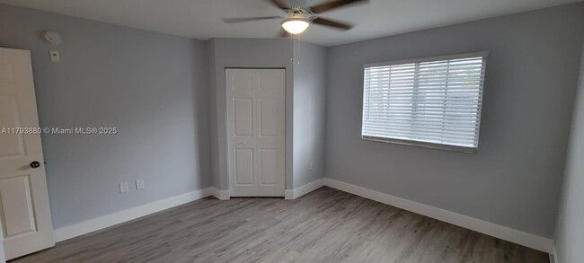 Building Photo - 677 SW 111th Ave