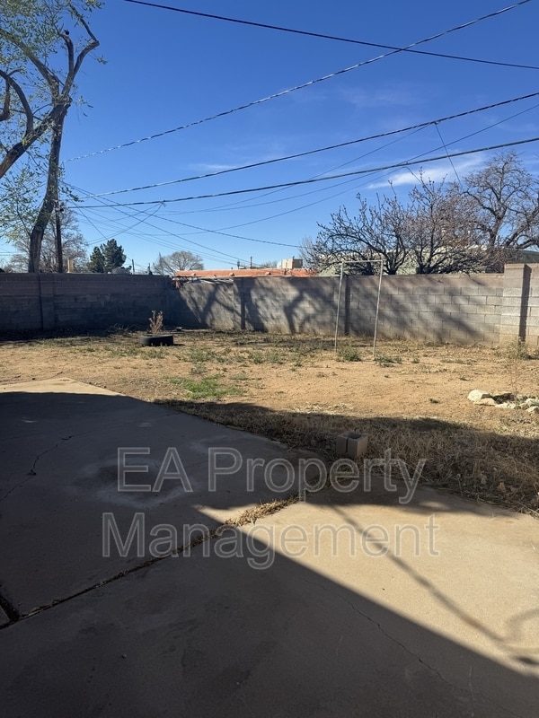 Building Photo - 10017 Los Arboles Ave NE
