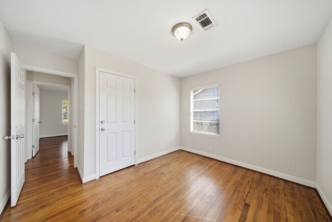 Building Photo - 8401 Highcrest Dr