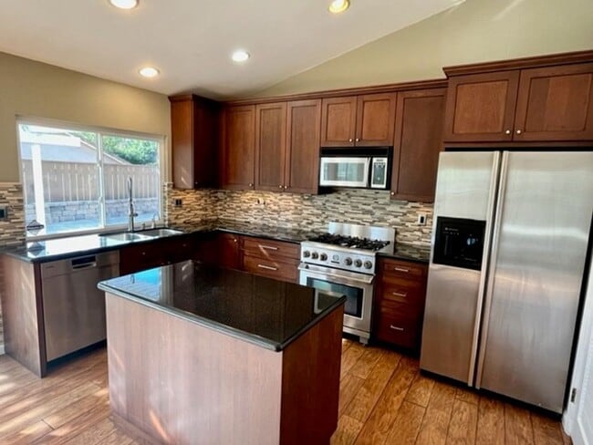 Building Photo - Village Park Single Story Home - Immaculat...