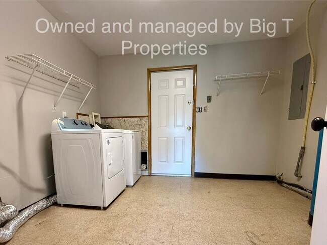 Building Photo - Beautiful 4 bedroom 2 bathroom home