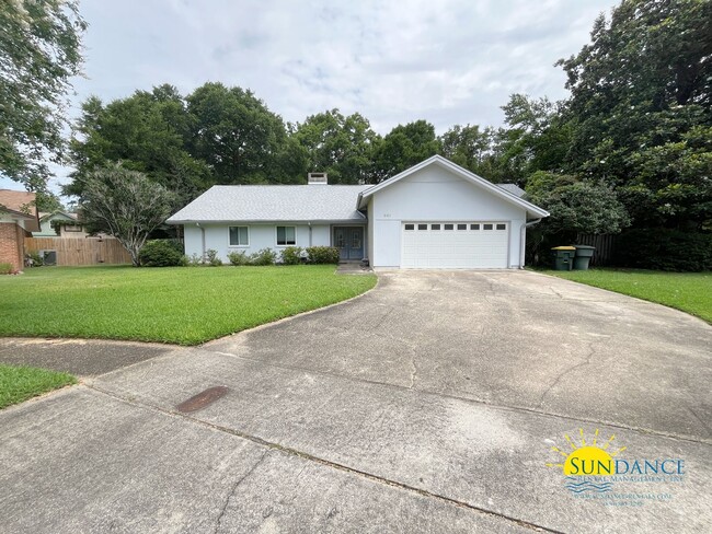 Building Photo - Sparkling Pool Oasis 3 Bedroom + Flex Spac...