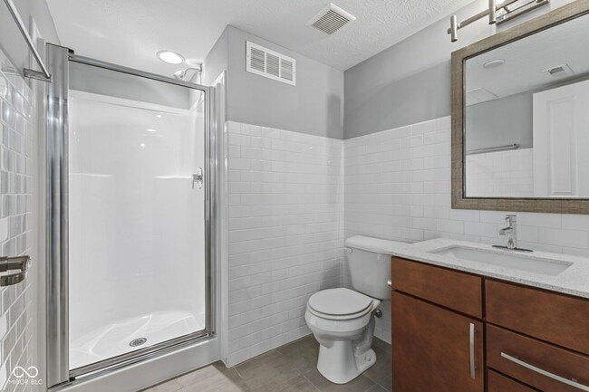 Building Photo - 13093 Grand Vue Dr