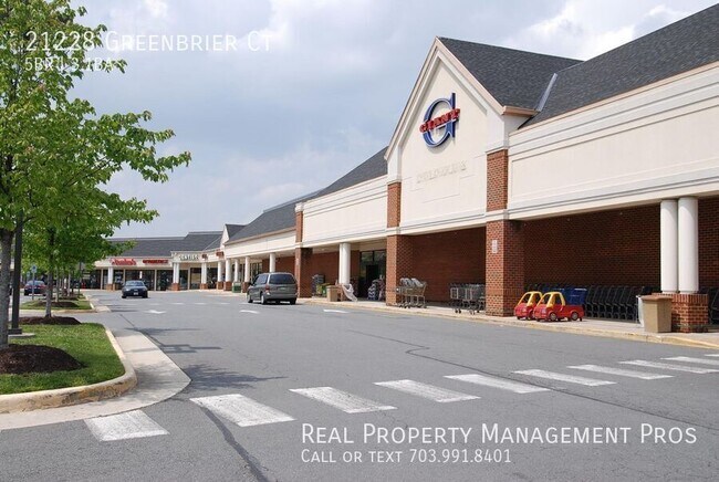 Building Photo - 21228 Greenbrier Ct
