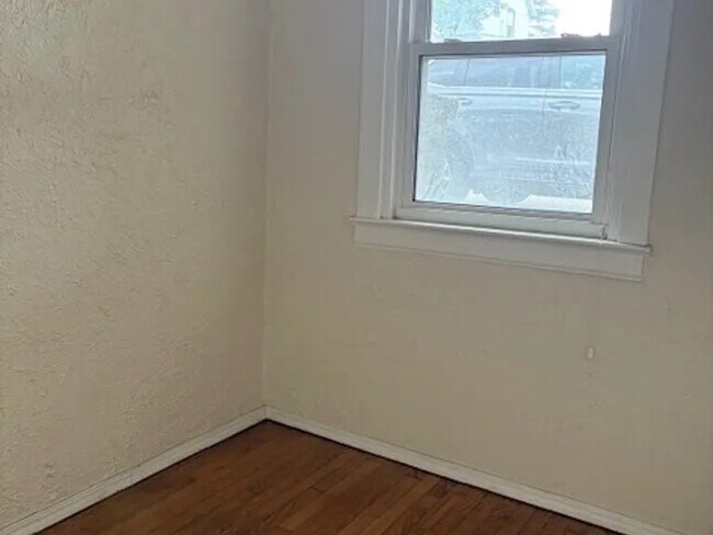 Building Photo - 847 Hannah Ave