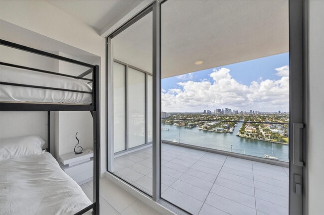 Building Photo - 153 N Seabreeze Blvd