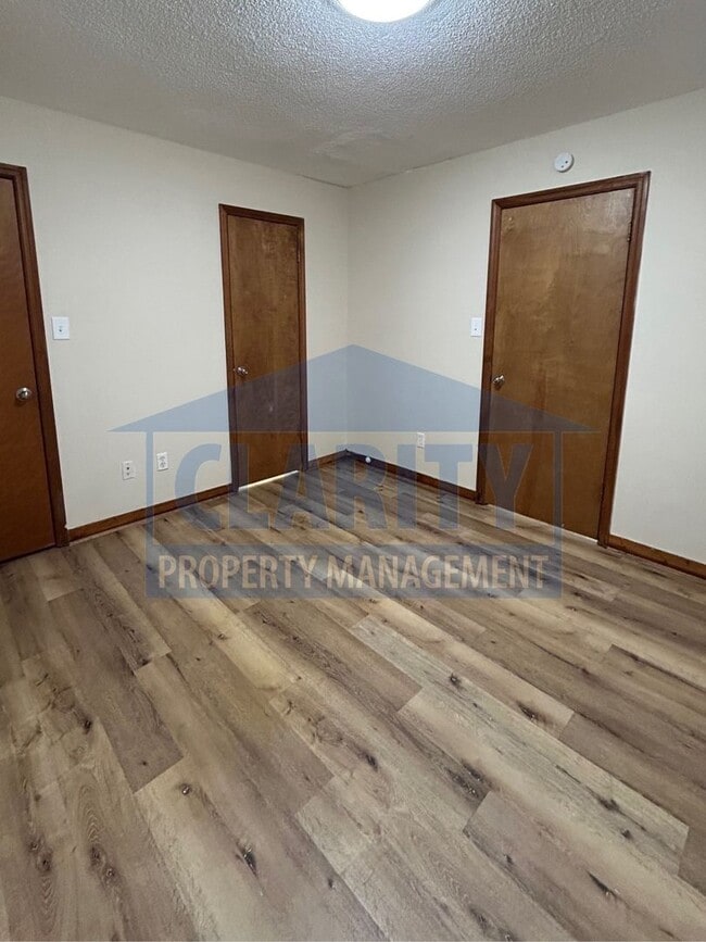 Building Photo - Centrally located two bedroom duplex!