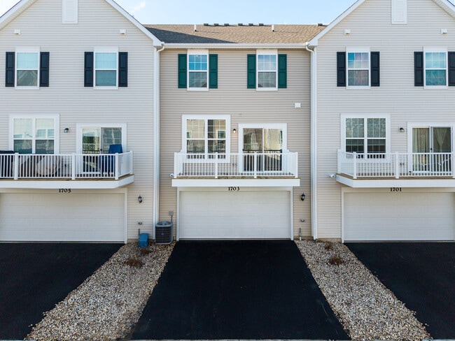 Building Photo - 1703 Neubauer Circle