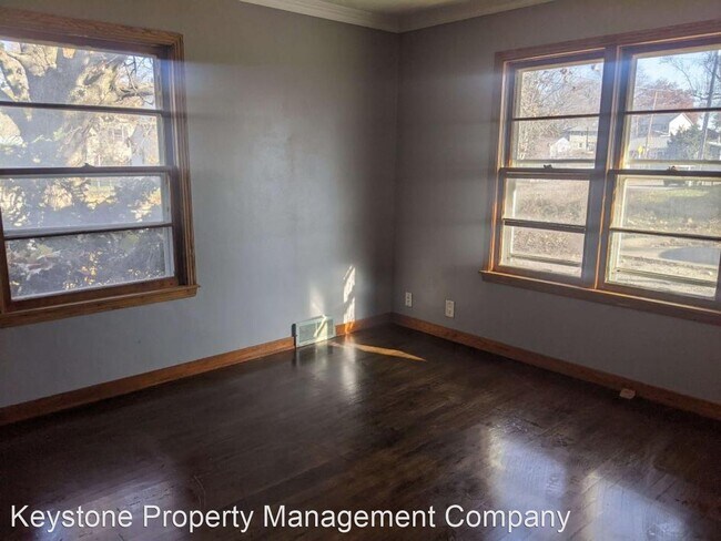 Building Photo - 3 br, 1.5 bath House - 1923 E. Court Street