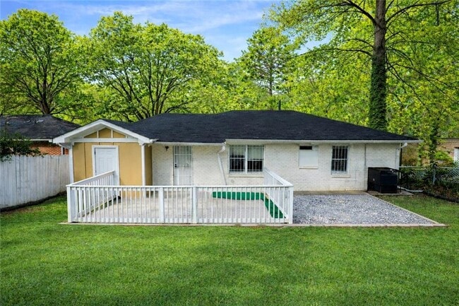 Building Photo - 164 Fairburn Rd SW