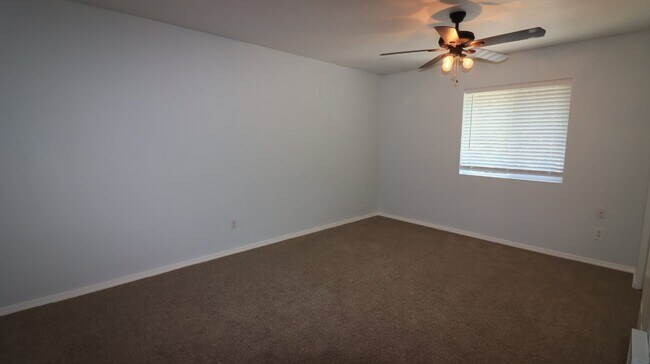 Building Photo - Recently updated 2/1.5 townhome next to th...