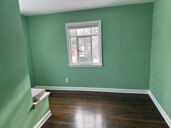 Building Photo - 3 Bedroom 1.5 Bath Single Family Home - Upper Arlington Schools