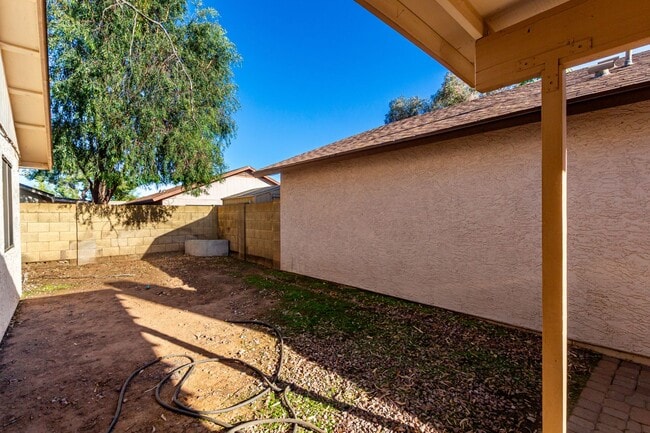 Building Photo - Location, Location, Location!