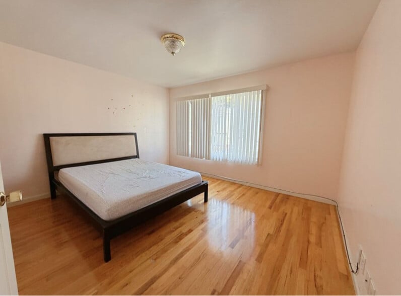 Building Photo - 307 Teddy Ave