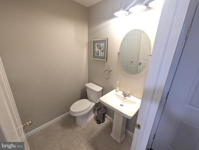 Building Photo - 988 Beechwood Pl