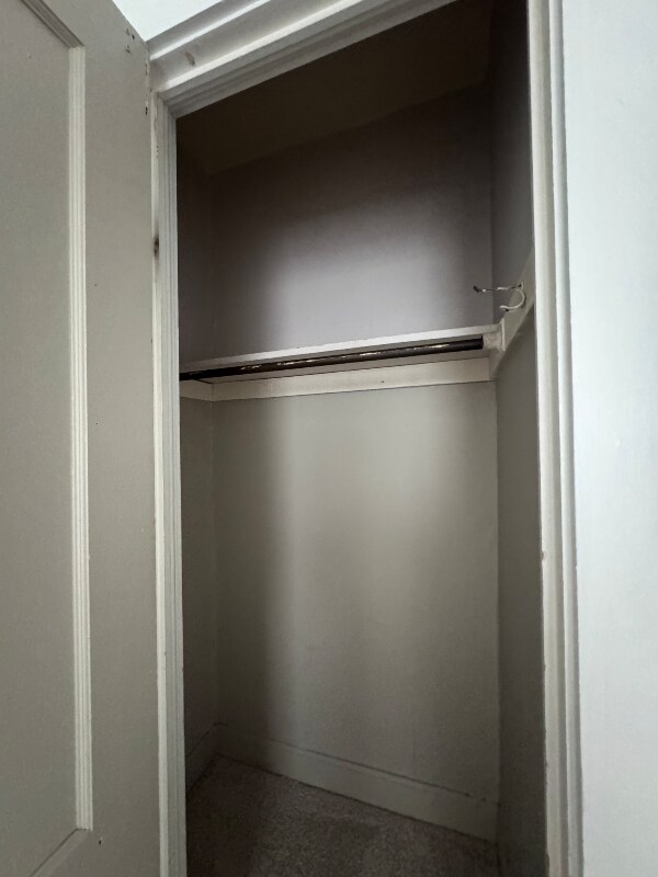 Building Photo - 2027 Chesterland Ave