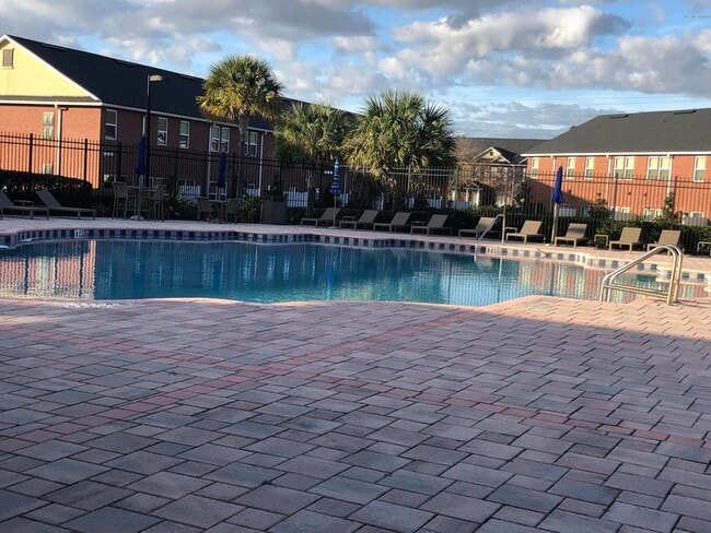 Building Photo - 1521 Fieldview Dr